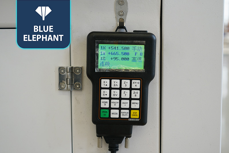 數(shù)控雕刻機(jī)